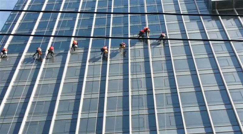 外墙清洗是维护建筑外观形象、延长建筑使用寿命的核心服务