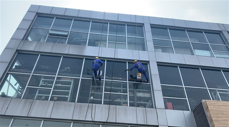 外墙清洗是维护建筑外观形象、延长建筑使用寿命的核心服务