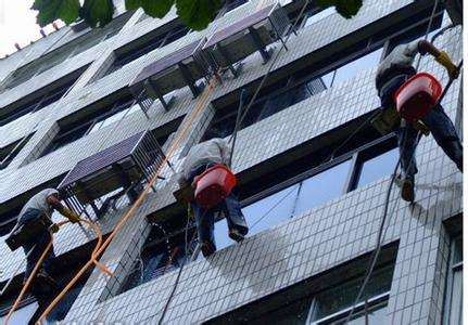 外墙清洗是维护建筑外观形象、延长建筑使用寿命的核心服务